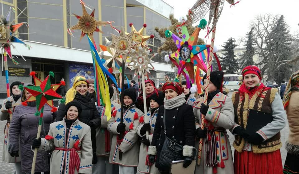 три празники в гості