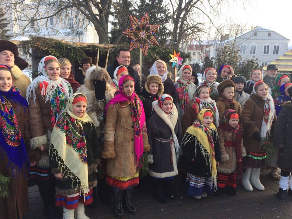 три празники в гості